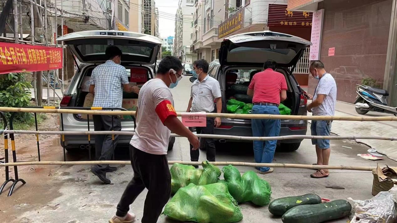 為居家隔離的住戶采購日常生活必需品等.jpg