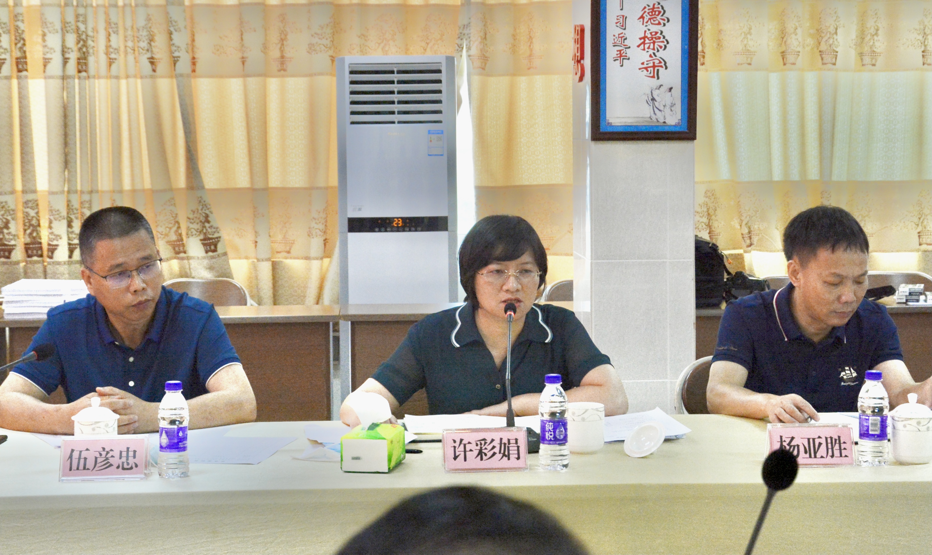 圖三  吳川市委常委、副市長許彩娟（中）講話.jpg