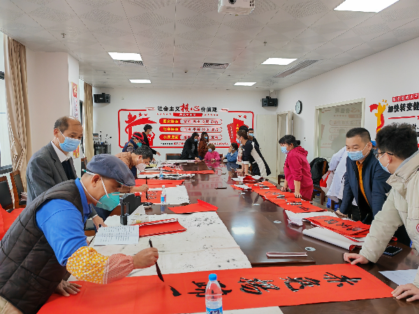 在吳川市第四人民醫院送春聯.jpg