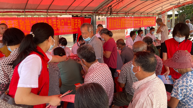 免費向群眾發(fā)放有關宣傳資料。.jpg